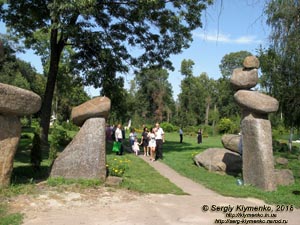 Коростышев (Житомирская область). Фото. В парке бывшего имения Олизаров возле речки Тетерев.