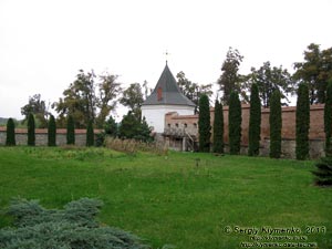 Львовщина. Крехов. Фото. Северо-западная башня василианского монастыря, вид изнутри территории монастыря.