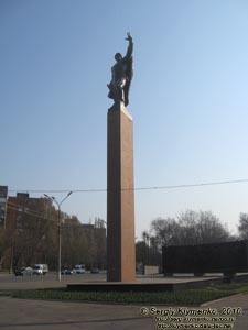 Кривой Рог. Фото. Монумент «Победа» в честь воинов-освободителей города Кривой Рог.