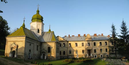 Львовская область. Село Лавров. Фото. Монастырь Святого Онуфрия. Общий вид с запада.