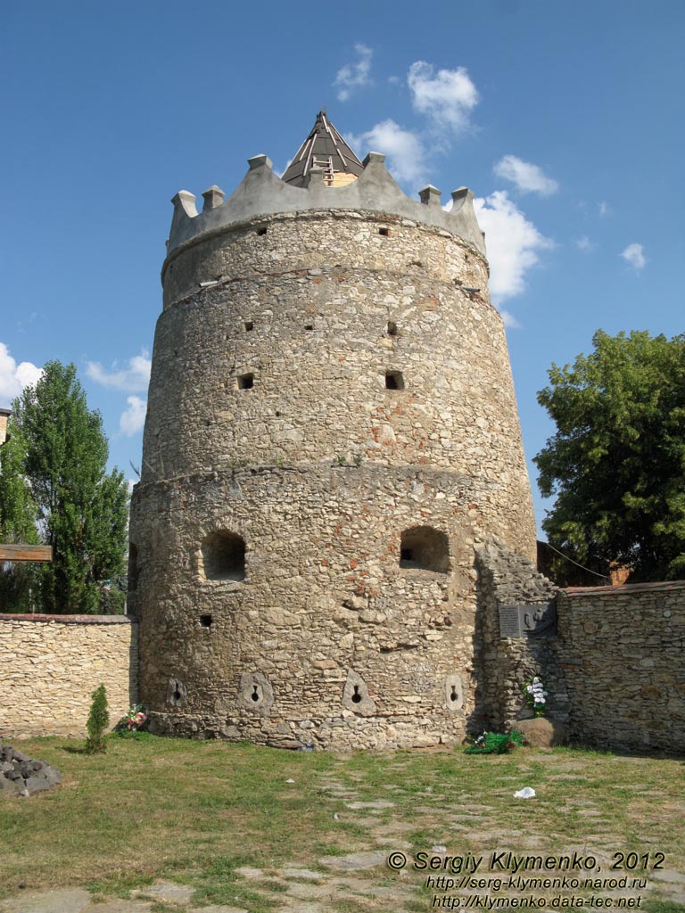 Хмельницкая область. Летичев. Фото. Круглая башня замка (XVI-XVII века).