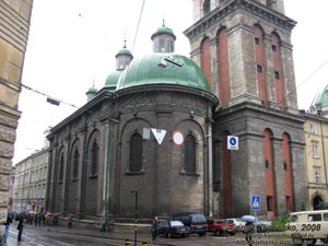 Львов. Фото. Успенская церковь з башней Корнякта (памятник архитектуры, 1572-1578 годы).