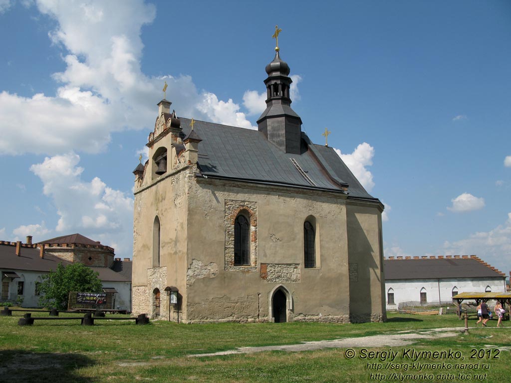 Хмельницкая область. Меджибож. Фото. Бывший костёл (1586 год) в крепости.