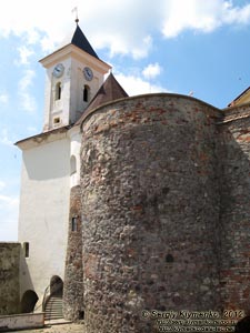 Закарпатская область. Мукачево. Фото. Замок «Паланок» (Palanok). Бастионы Верхнего замка, вид со двора Среднего замка.