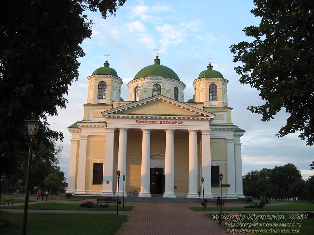 Новгород-Северский. Фото. Спасо-Преображенский собор, памятник архитектуры 1796 года.