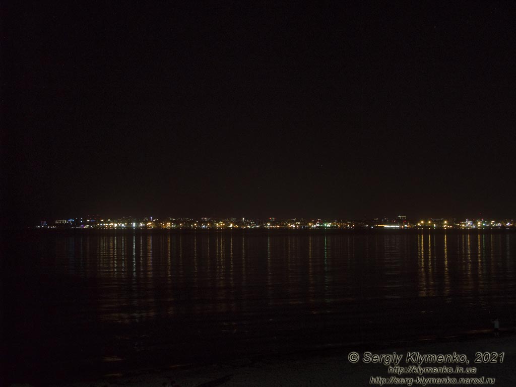 Одесса. Фото. Ночной вид на мыс Ланжерон и центральную часть Одессы от «Лузановки».