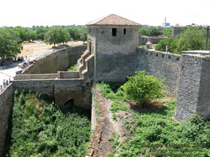 Белгород-Днестровская крепость, "Главные" ("Килийские") ворота. Вид с крепостных стен.