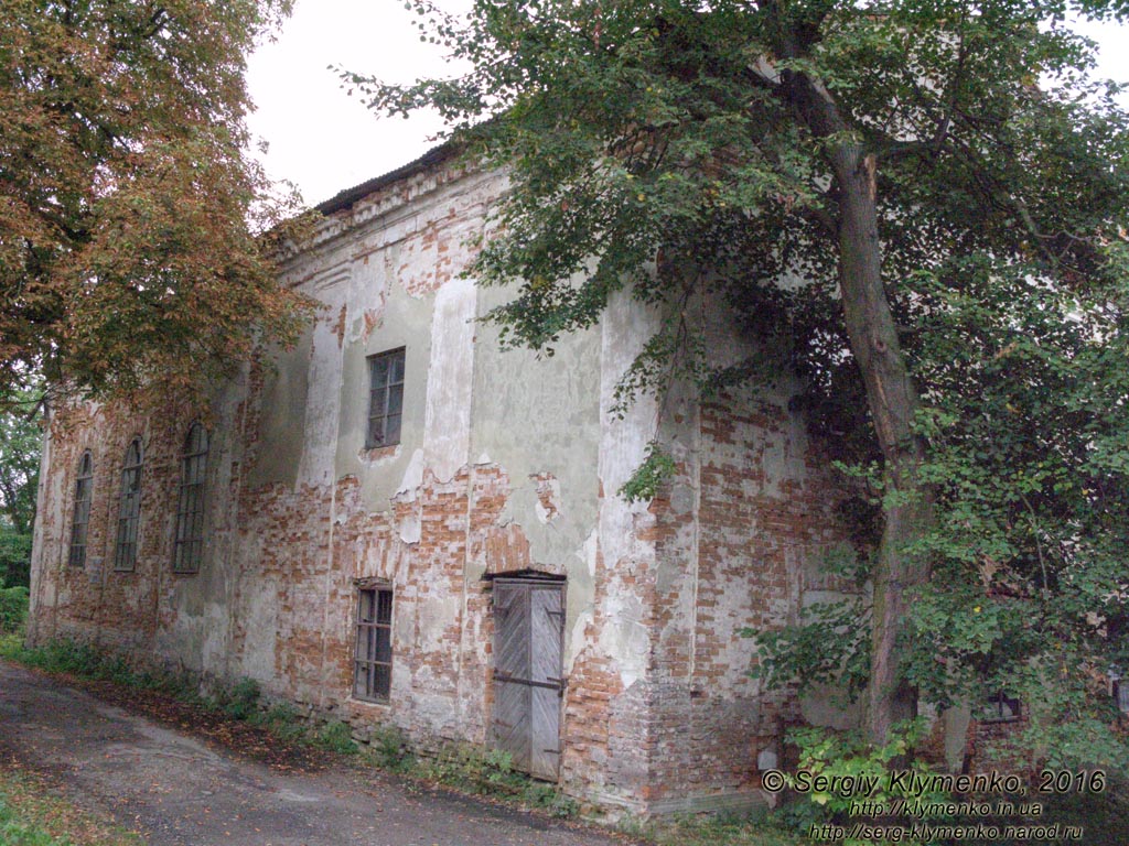 Львовская область. Олеско. Фото. Бывшая синагога (49°57'50"N, 24°53'31"E), памятник XVIII века.