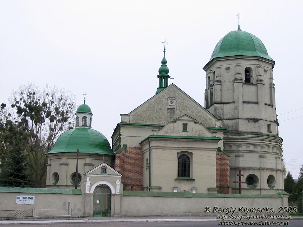 Львовская область. Олеско. Фото. Троицкий костел (49°57'51"N, 24°53'40"E), памятник архитектуры XV века.