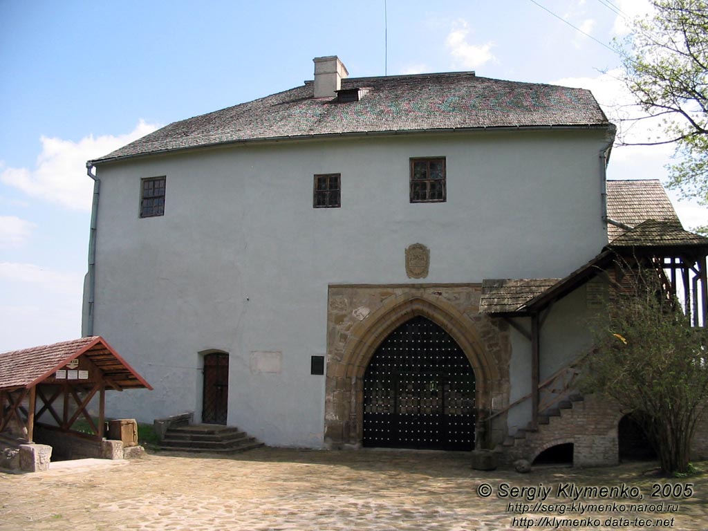 Ровенщина, Острог. Фото. Замок, памятник архитектуры XIV в. Вид с внутренней территории.