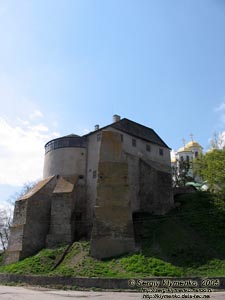 Ровенщина, Острог. Фото. Замок, памятник архитектуры XIV в. Вид из-под замковой горы.