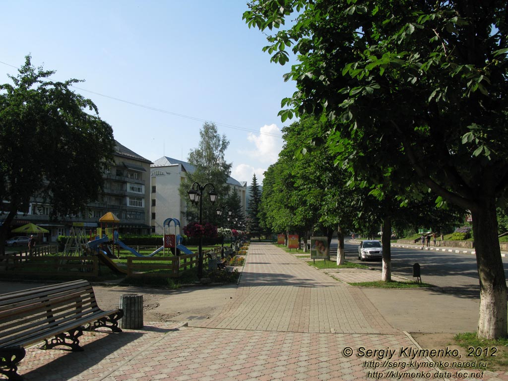 Закарпатская область, посёлок Межгорье. Фото. На улицах посёлка.