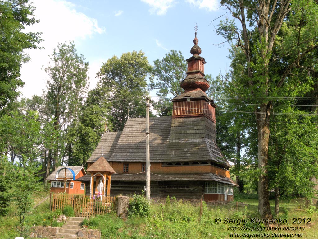 Карпаты. Закарпатская область, село Пилипец. Фото. Церковь Рождества Пресвятой Богородицы (1762 год).