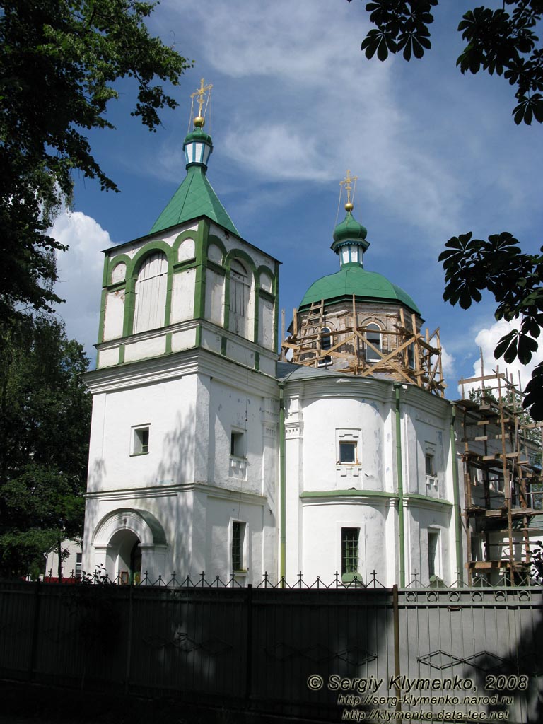 Переяслав-Хмельницкий. Троицкая церковь, памятник архитектуры начала XIX века (ул. Гимназическая, 1).