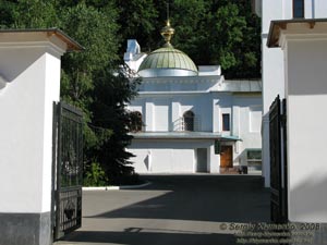 Донецкая область. Святогорский монастырь, внутренний двор за восточной башней.