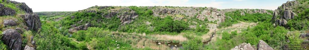 Николаевская область. Фото. Актовский каньон, вид с вершины скалы. Панорама ~240°.