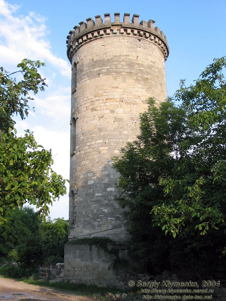Поділля, Хмельницька область. Малiївці, колишня садиба Орловських, водонапірна башта.