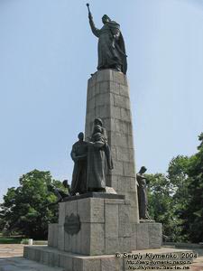 Чигирин. Памятник Богдану Хмельницкому на Замковой горе.