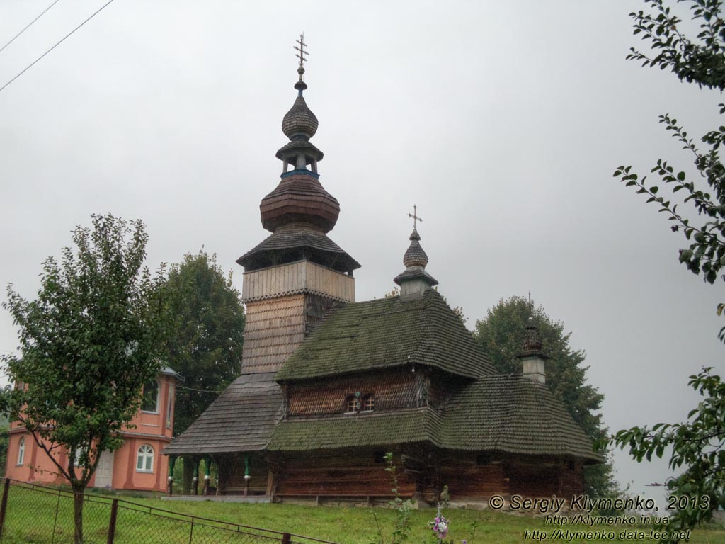 Закарпатская область, Свалява. Фото. Деревянная церковь св. Николая Чудотворца, 1588 год (частично перестроена в 1759 году).