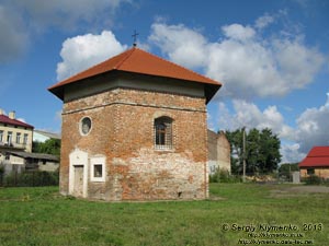 Львовская область, Белз. Фото. Часовня-усыпальница Снопковских (1606 год), известная также как «Арианская башня».