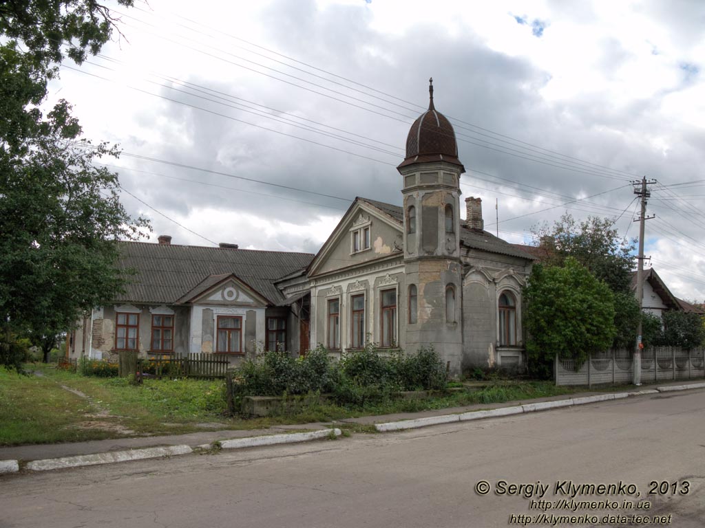 Львовская область, Белз. Фото. Один из старых особняков.