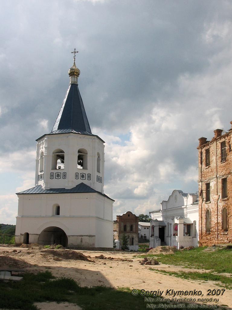 Путивль, Сумская область. Фото. Свято-Молченский монастырь, XVI-XIX века. На территории монастыря.