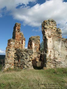 Ивано-Франковская область, Пнёв. Фото. Пнёвский замок, северная угловая башня, вид башни с юга.