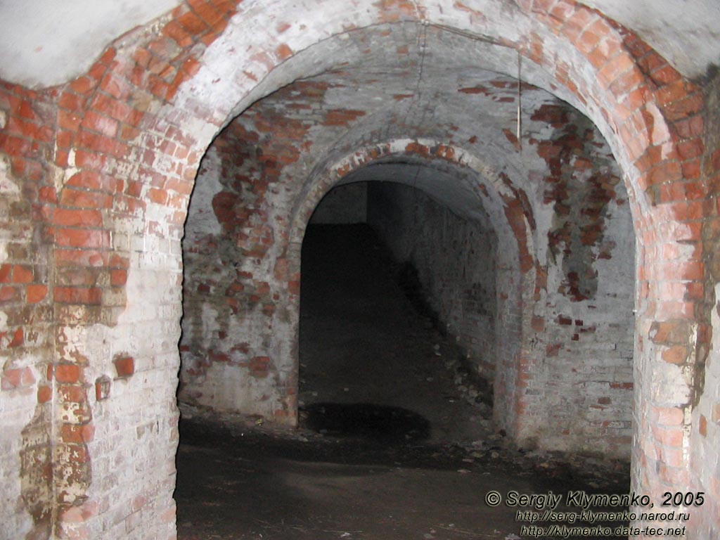 Тараканов. Дубенский форт; посредине подземного коридора, боковые ходы на второй земляной вал.