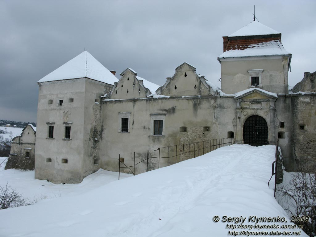 Львовская область. Свирж. Фото. Свиржский замок. Главные ворота замка.