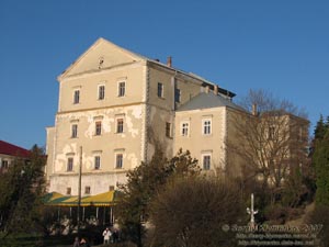 Тернополь. Фото. Замок (памятник архитектуры 1540 р.), вид с набережной Тернопольского озера.