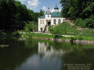 Фото Киева. Церковщина. Нижний пруд и церковь Рождества Богородицы.