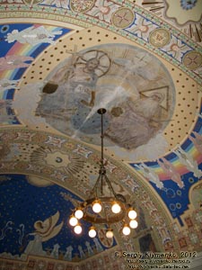 Ужгородский замок. Фото. Потолок часовни («Рицарського» зала) замкового дворца.