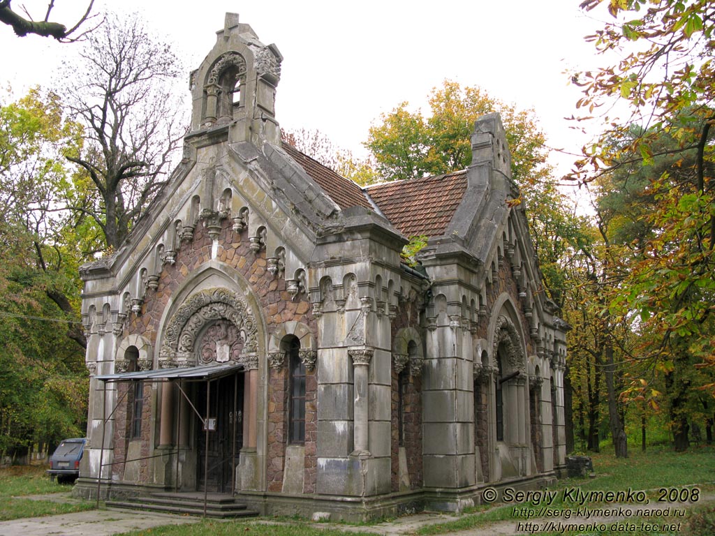 Винничина. Фото. Печора. Костел-мавзолей Потоцких-Свейковских (1904 год), спроектированный выдающимся архитектором В. Городецким.