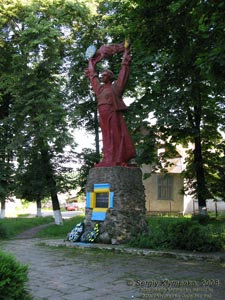 Яблунов, Ивано-Франковская область. Памятник «Боже великий, единый, нам Украину храни».