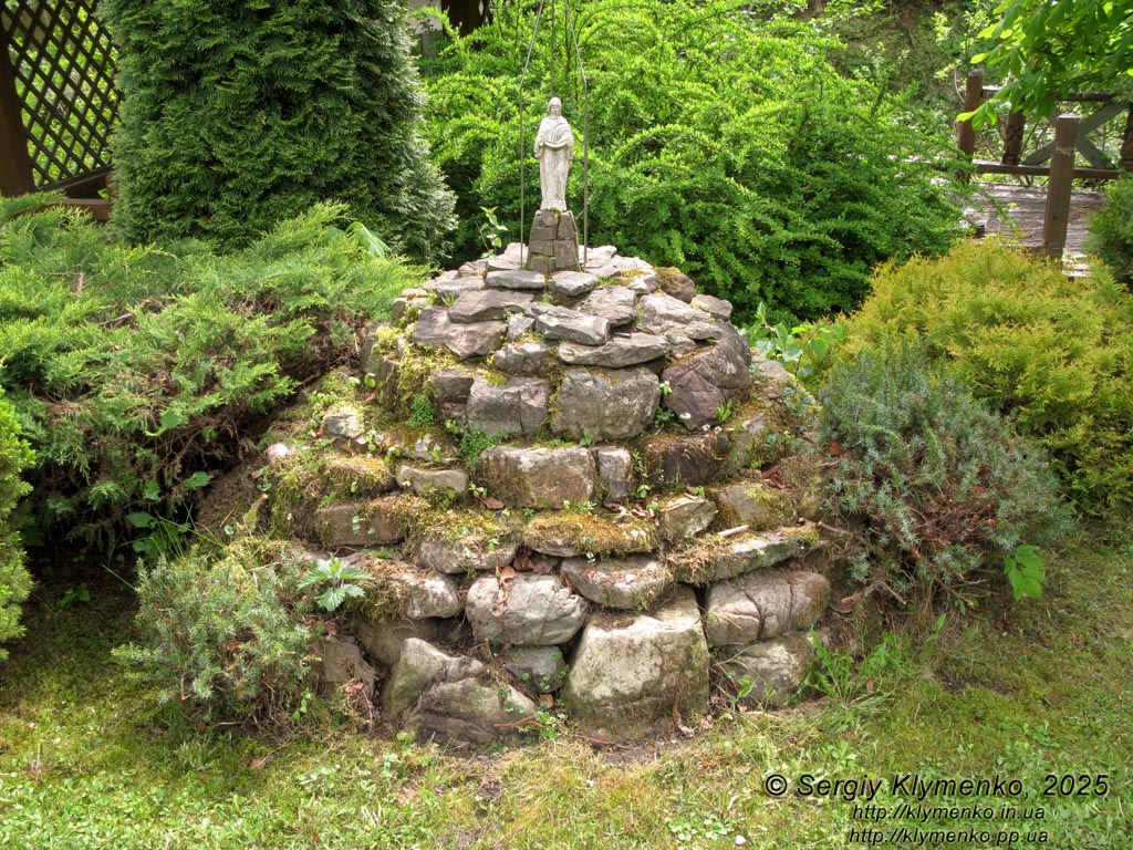 Photo of the Carpathians, Ivano-Frankivsk region. Yaremche. Park-Museum “Carpathians in Miniature”. Statue of the Virgin Mary (2006) on mount Khomiak (1542 m).