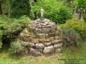Photo of the Carpathians, Ivano-Frankivsk region. Yaremche. Park-Museum “Carpathians in Miniature”. Statue of the Virgin Mary (2006) on mount Khomiak (1542 m).