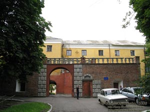 Волынь. Олыка. Фото. Юго-восточные (главные) ворота замка Радзивиллов.