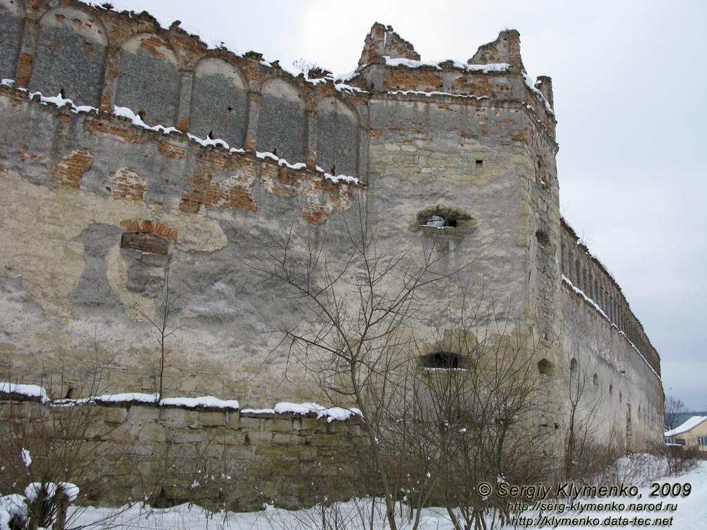 Львовская область. Старое Село. Фото. Замок в Старом Селе. Северо-западная башня замка. Вид снаружи.