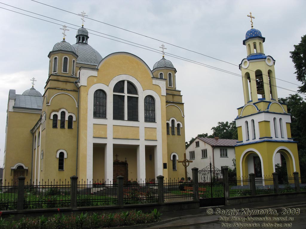 Жолква. Фото. Храм св. апп. Петра и Павла (1991-1993 годы).