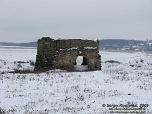 Подолье. Жванец. Фото. Руины северной башни Жванецкого замка XV-XVII веков. Вид с юга.