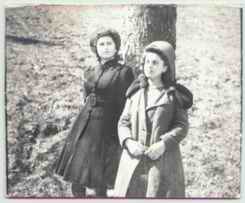 Хлібанова Жанна з подругою Ларисою, Київ, 1947р