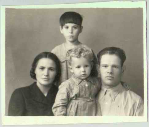 Хлібанова Софія, зі своєю родиною