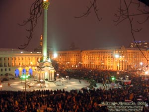Фото Киева. Киев, Площадь Независимости. 24 ноября 2004 года, около 17:00.